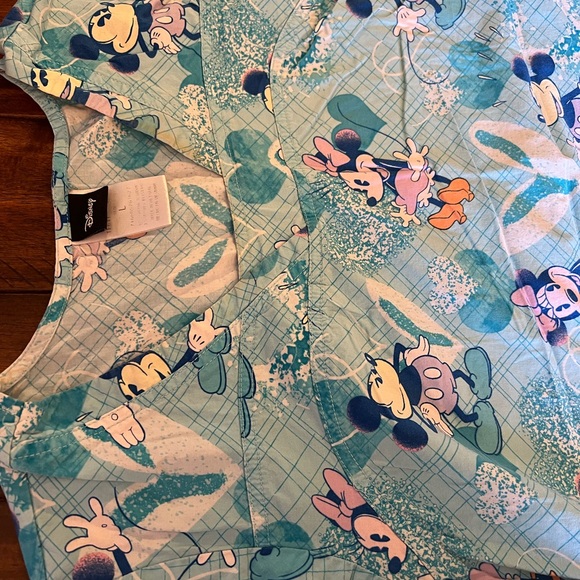 Minnie Mouse scrub top Large - Picture 4 of 4
